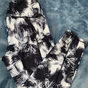 Bend Crop Pattern Legging